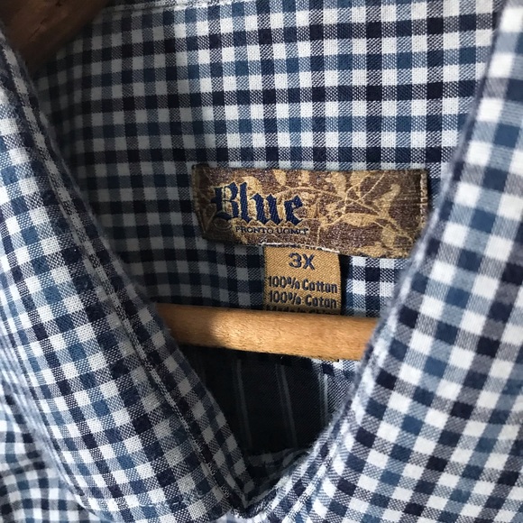 EUC Men’s button down. 3XL fits like a 2XL, therefore listed as such. - Picture 10 of 11